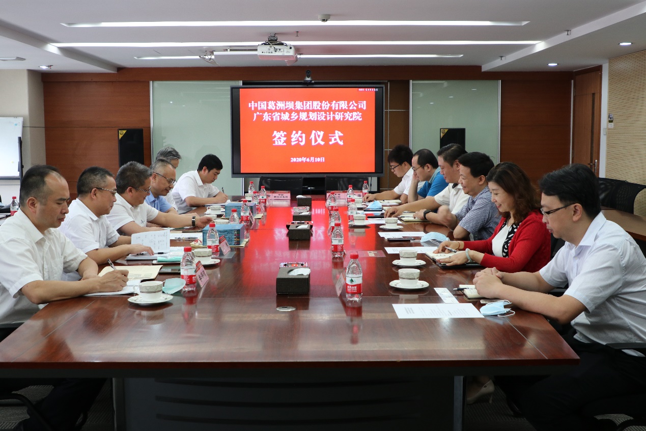 中国足球国际战略合作框架协议签署